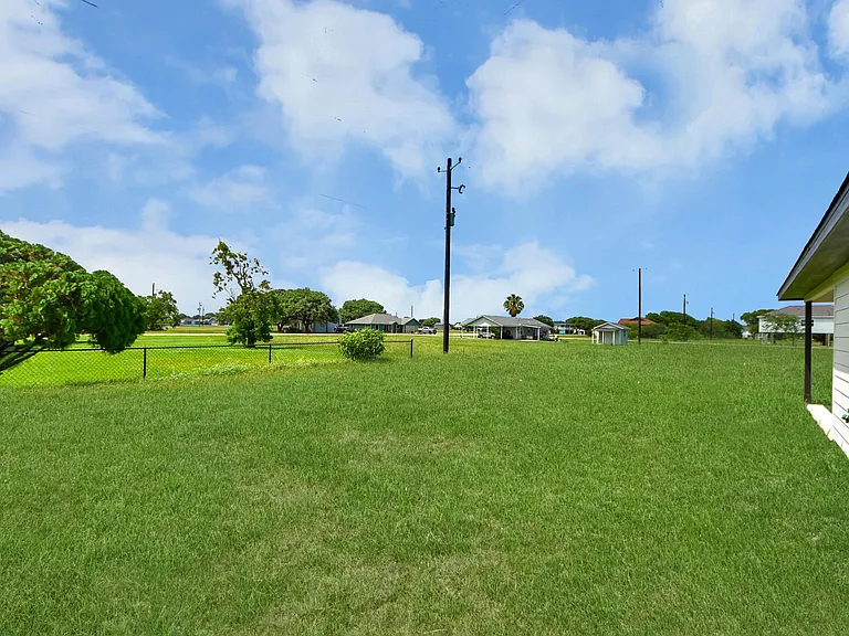 688 Swallow Dr — Photo 8