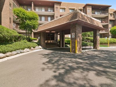 101 Old Oak Dr APT 212, Buffalo Grove, IL, 60089
