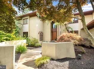 1084 Victor Ln, Bryn Mawr, PA 19010