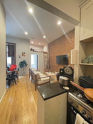 3rd image of 168 W 77th St #2F