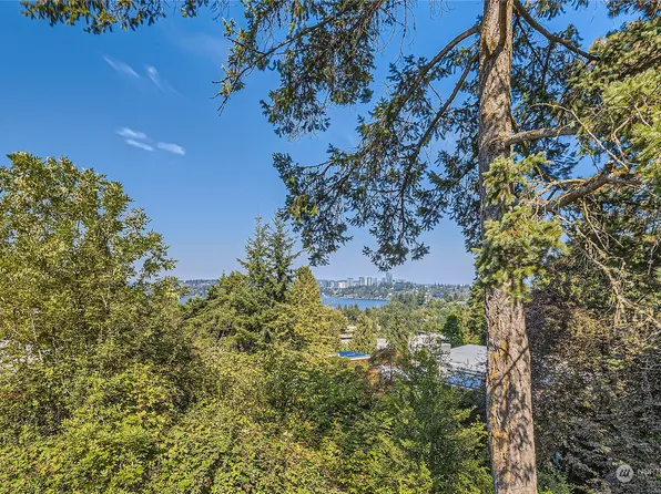 7239 SE 27th Street N, Mercer Island, WA 98040