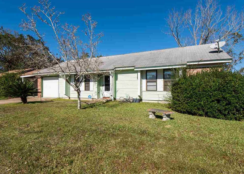 1st image of 412 Cornwall Cir