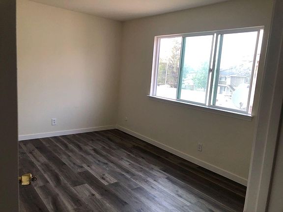 4th image of 1172 Shirley Dr #3
