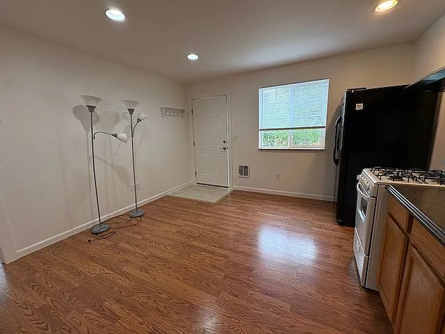1 bed, 375 sqft, $1,325 — Photo 2