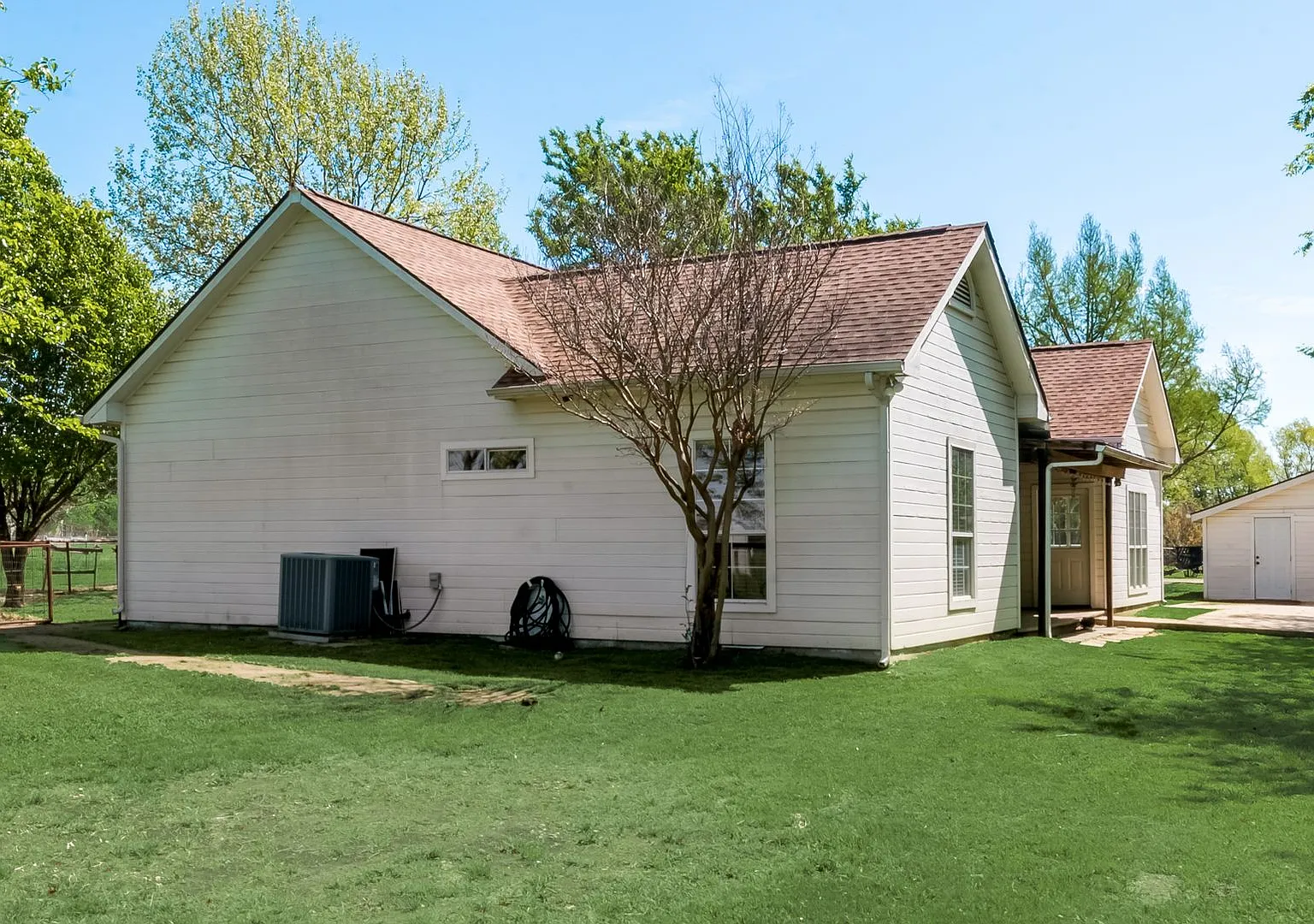 A must see country living home in McKinney! Melissa ISD — Photo 2