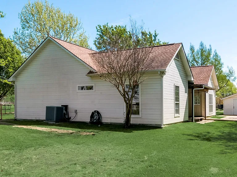 5893 FM 1827 — Photo 14
