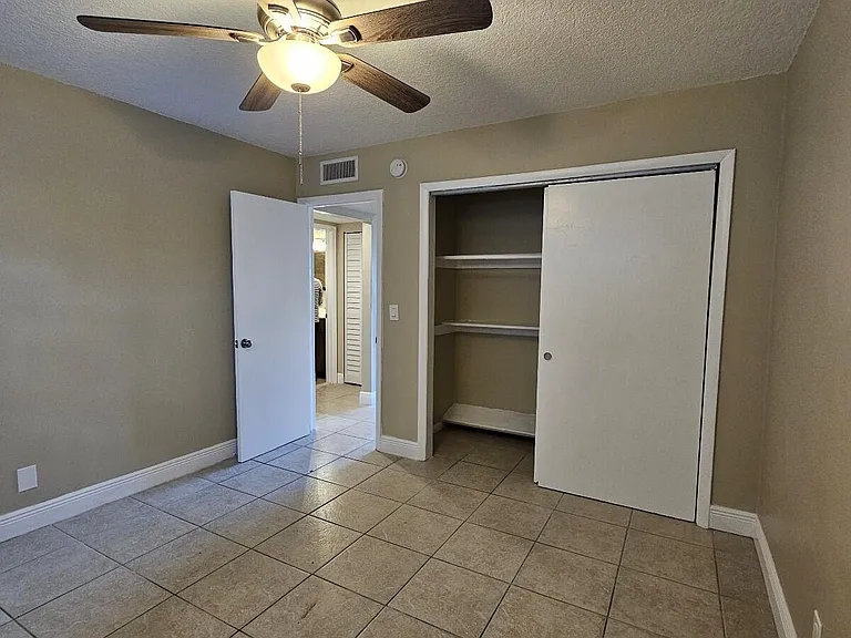 1200 Blue Heron Blvd W #5 — Photo 10