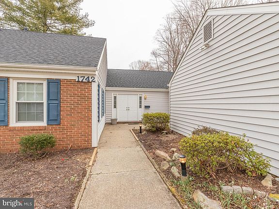 2nd image of 1742 Mayfair Pl