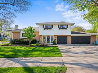 527 Cumnor Ct, Deerfield, IL 60015
