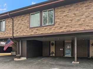 23 Cour Versaille #23, Palos Hills, IL 60465