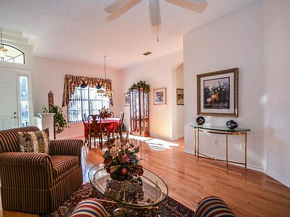 3rd image of 9341 Creekside Ct