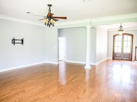 5th image of 224 Stillwater Pl