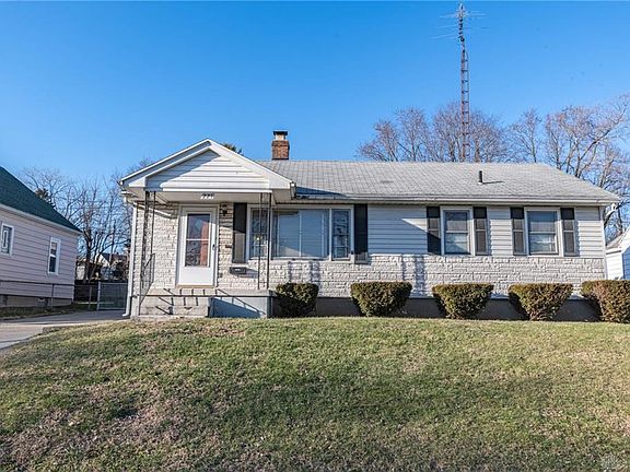 2nd image of 221 E Parkwood Dr