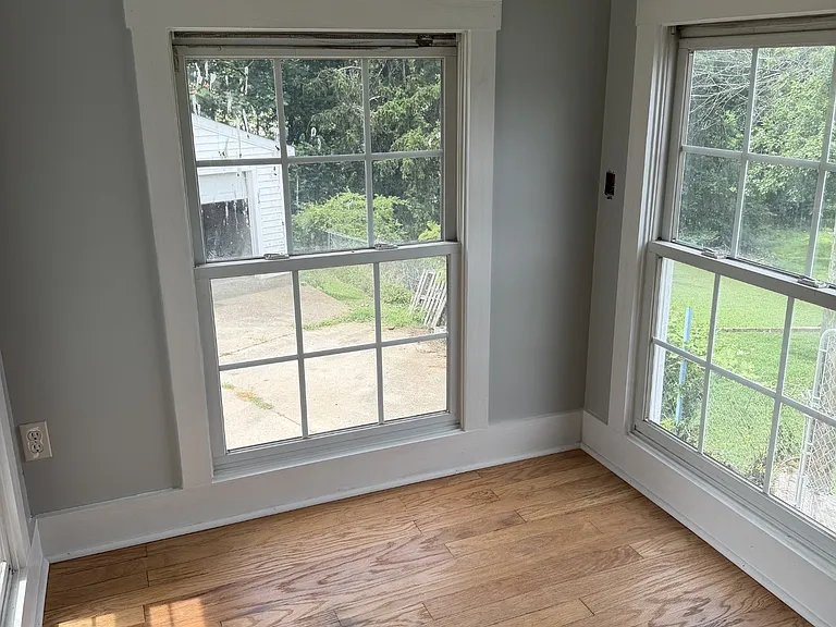 102 Orchard Dr — Photo 3