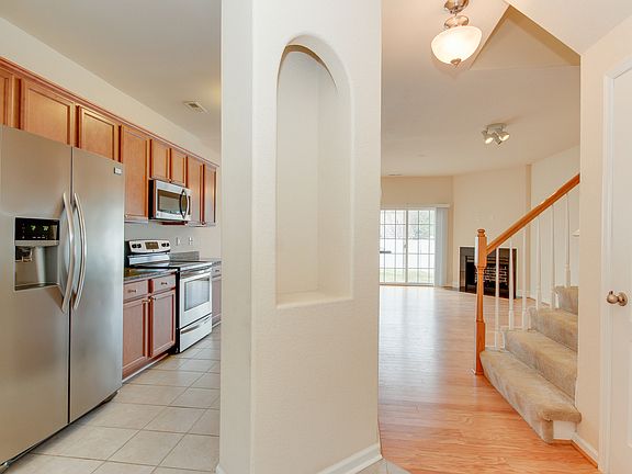 4th image of 103 Mount Vernon Ct
