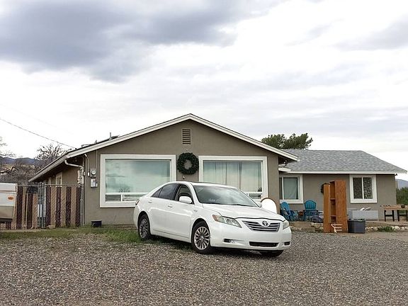 3rd image of 1605 E Skyline Dr