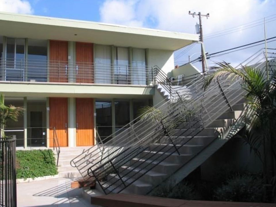 Building Photo 3