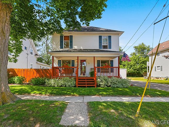 3rd image of 69 Pearl St