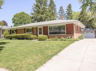 7238 Enfield Ave, Greendale, WI 53129