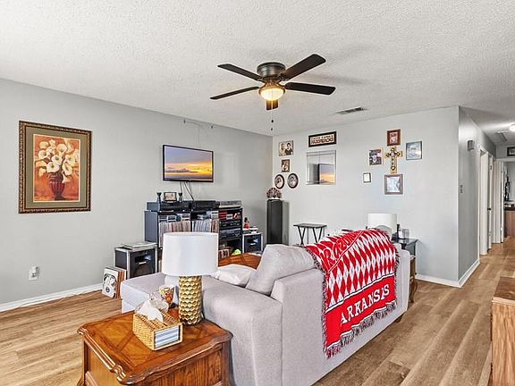 2nd image of 4202 Savannah Cir