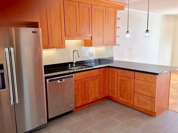 3rd image of 2028 Laguna St