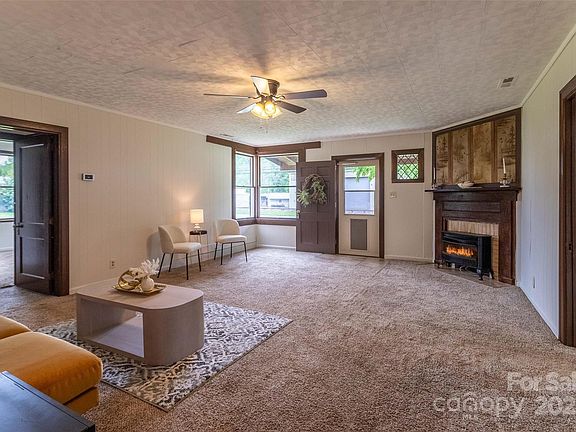 3rd image of 845 Skyland Dr