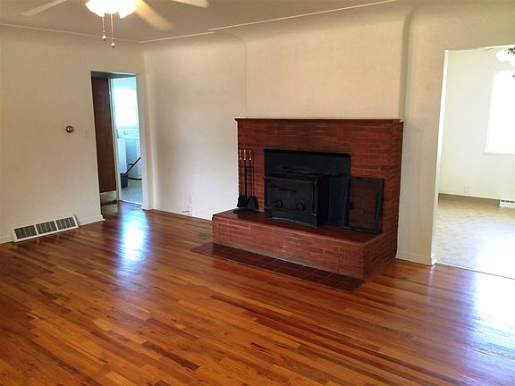 3rd image of 921 Fetterman Dr