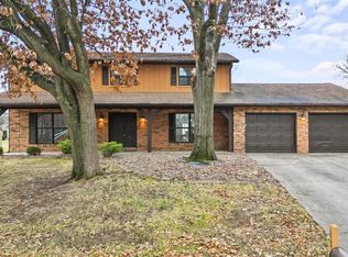 225 Woodridge Dr, Swansea, IL