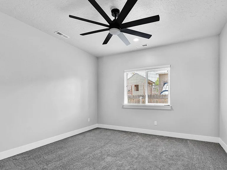 32 N Sagehen Ln — Photo 17