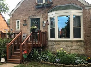 9521 Jackson Ave, Brookfield, IL 60513