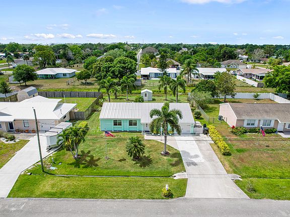5th image of 2132 SE Wald Street