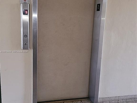 5th image of 1001 NE 14th Ave APT 201