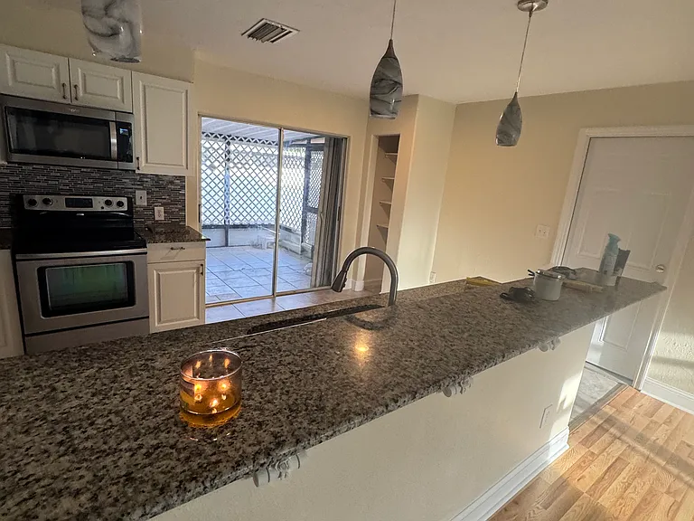 19145 Miami Blvd — Photo 3