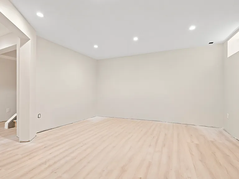 703 Porter Way W — Photo 27