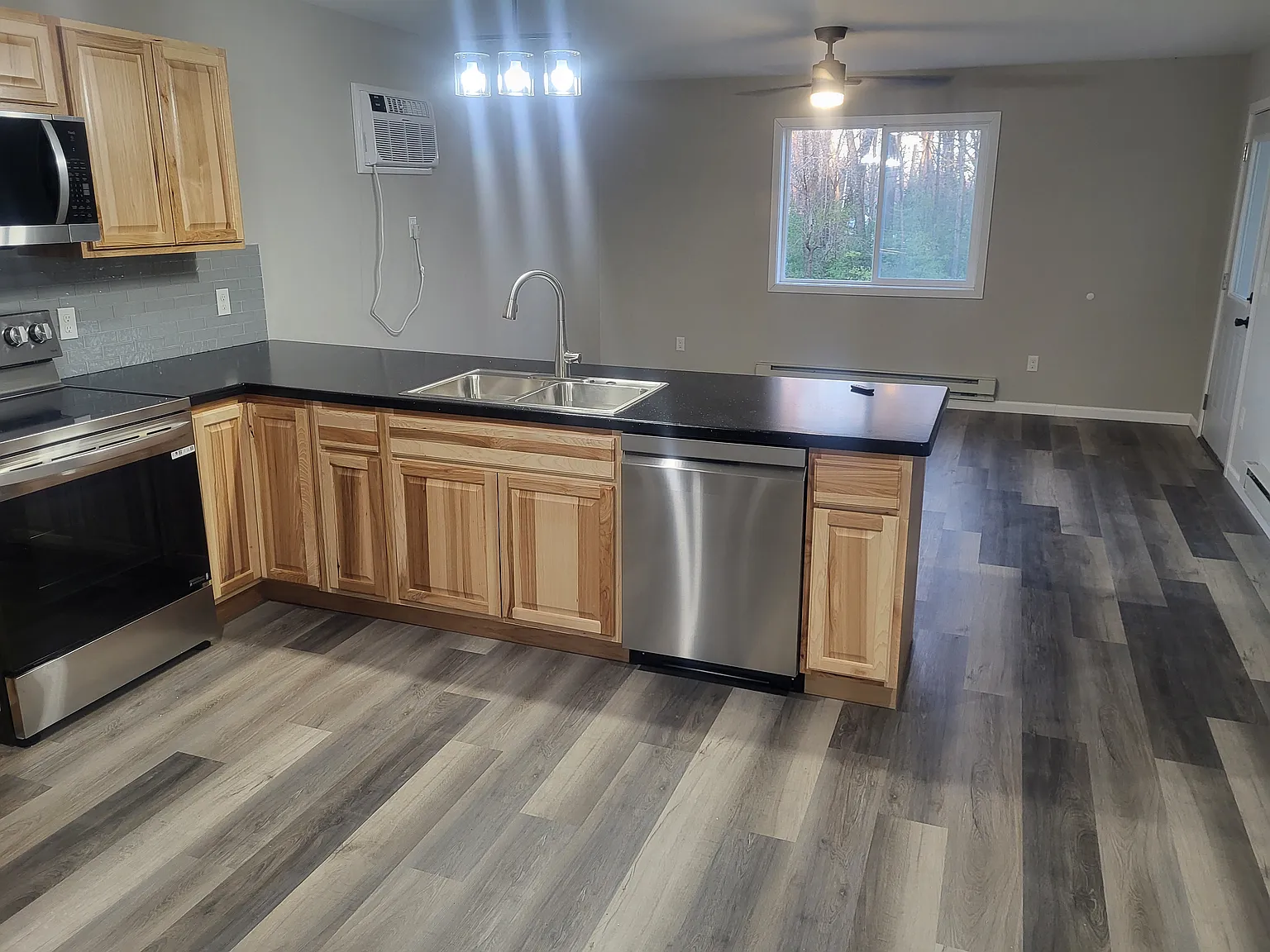 2 bed, 900 sqft, $1,195 — Photo 2
