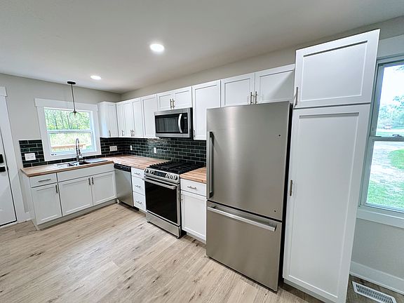 2nd image of 8415 Sunshine Ln