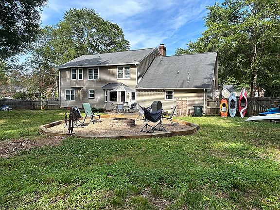 2nd image of 804 Brooks Rd