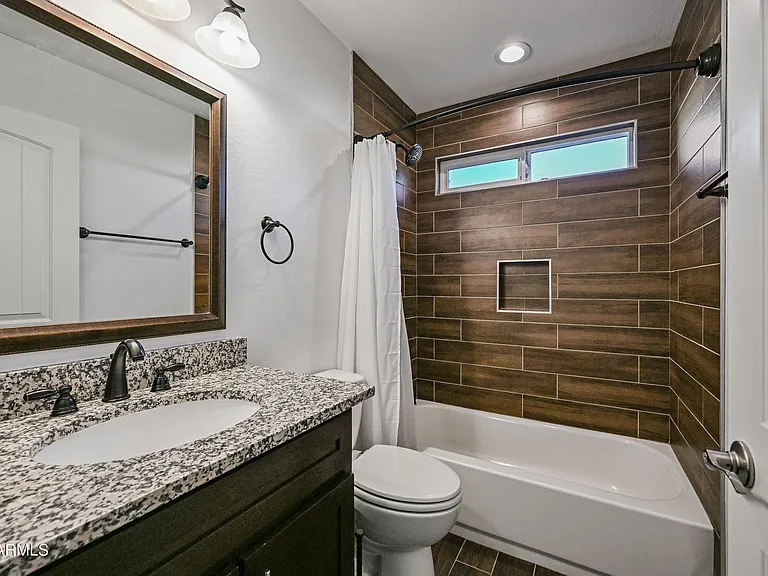2914 E Michelle Dr — Photo 17