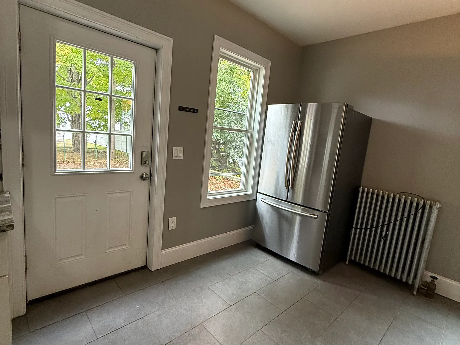 5 bed, 1.5 bath, 3600 sqft, $3,250 — Photo 4