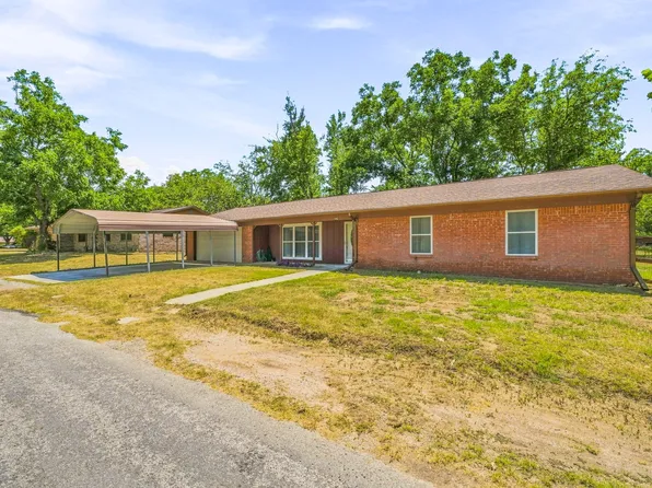 140 E Plum Ave, De Leon, TX 76444
