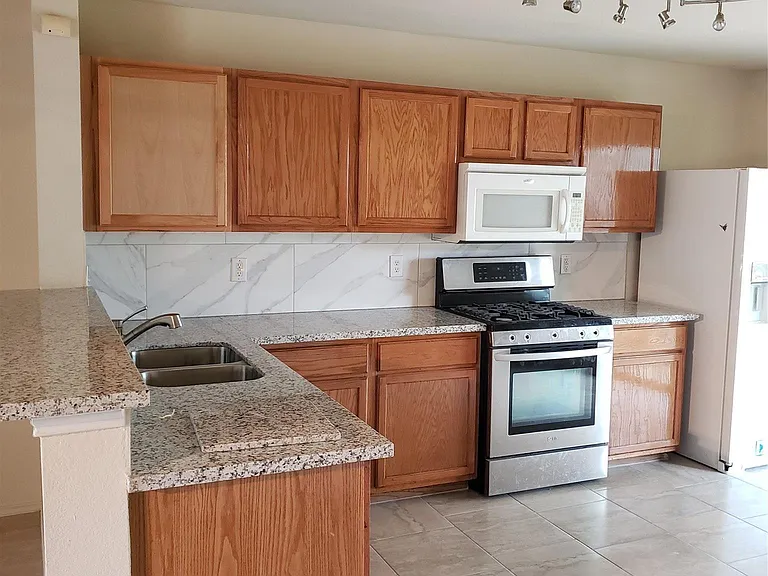 7863 Maverick Trace Ln — Photo 10