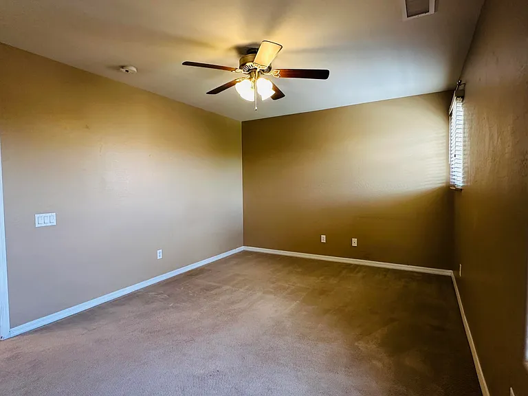 2138 W Marconi Ave — Photo 26
