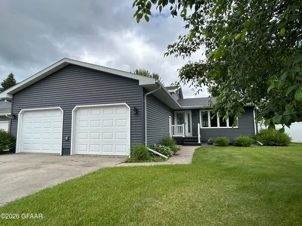 45 Willow Ct, Grafton, ND 58237