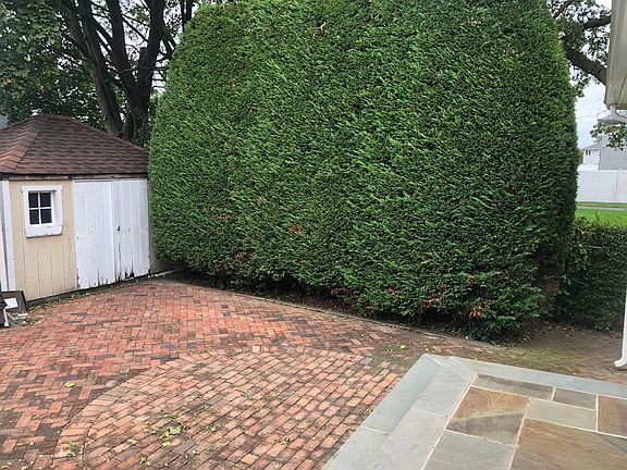 5th image of 1089 Steele Blvd