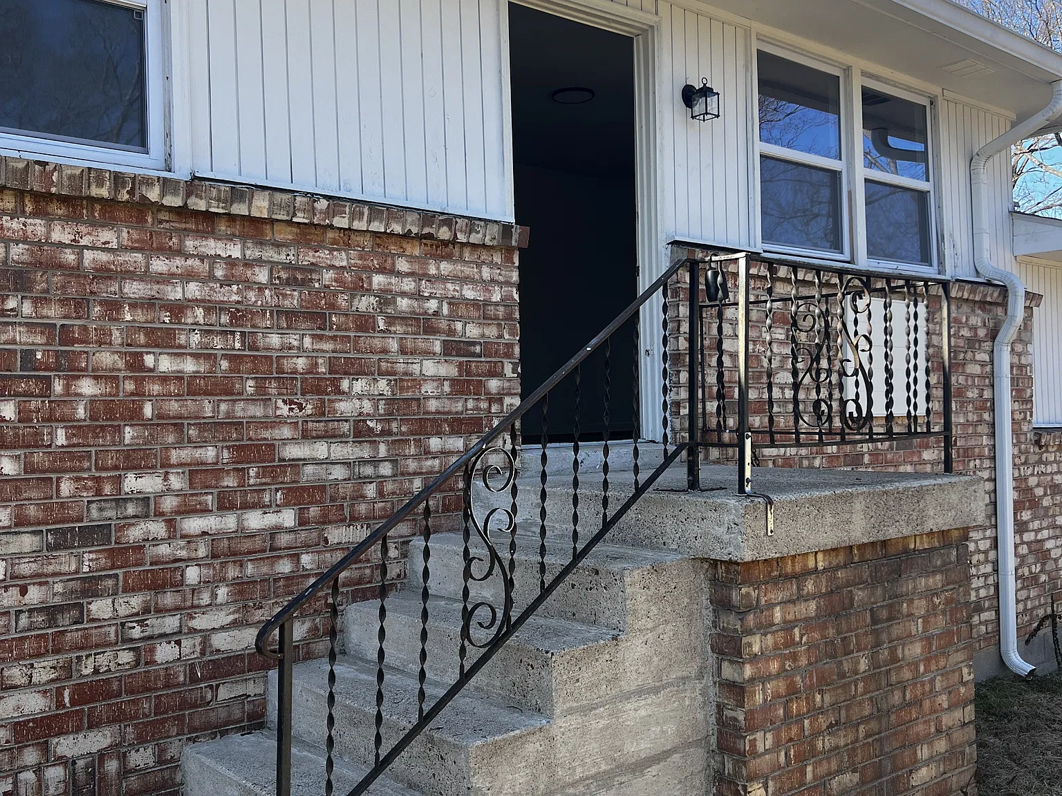 2206 Morena St — Photo 1