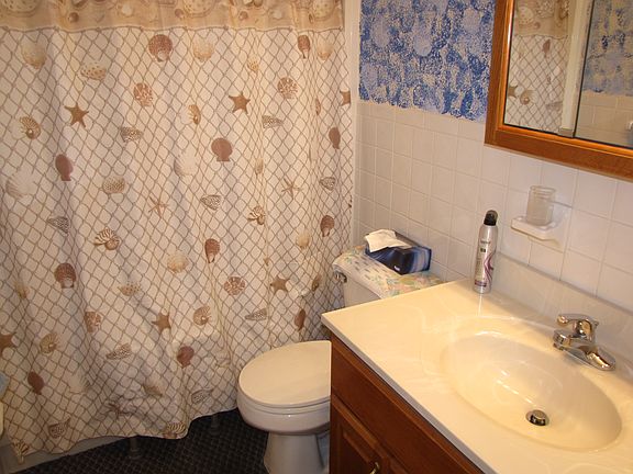 4th image of 1170 Parkway Dr