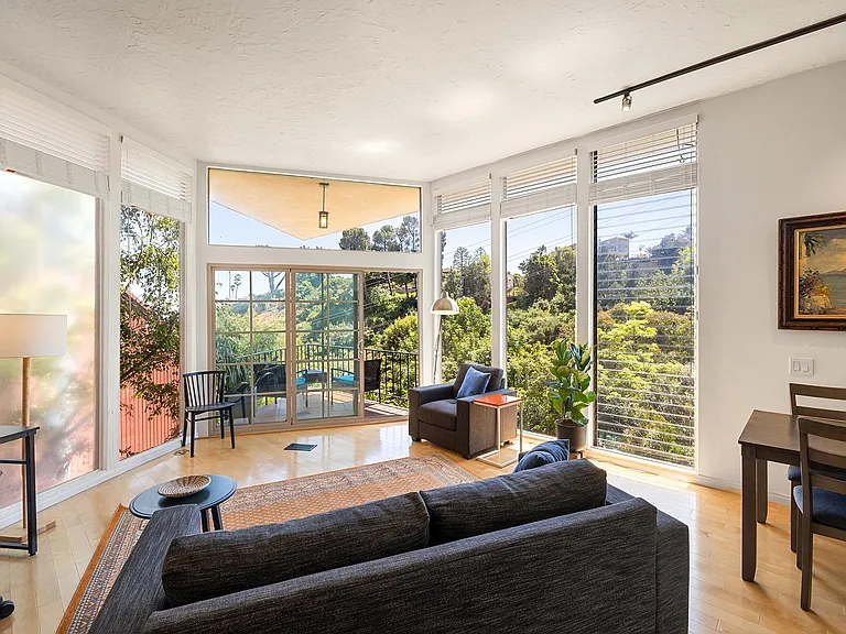 7038 Pacific View Dr — Photo 10
