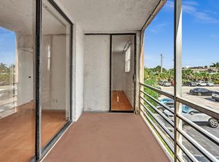 2861 Somerset Dr APT 212, Lauderdale Lakes, FL 33311