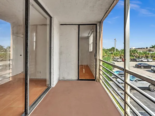 2861 Somerset Drive #212, Lauderdale Lakes, FL 33311