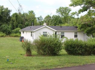 62 N Poplar Dr, Clinton, PA 15026